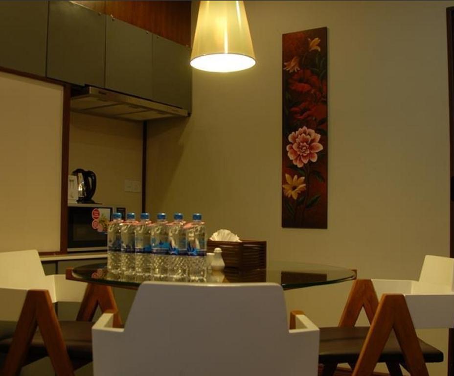 Hotel Shwe Gone Daing, Янгон Екстер'єр фото